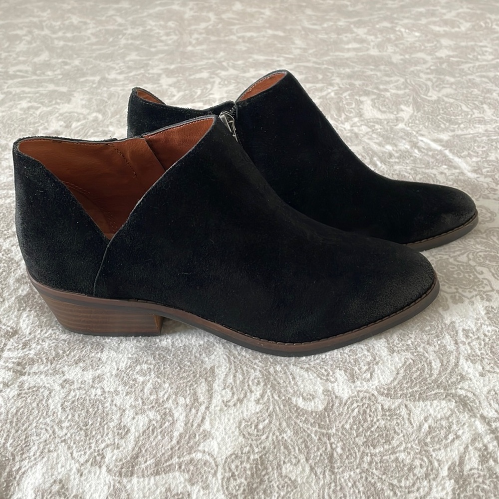 NWOT Lucky Brand Frankela Booties size 7 in Black Oilsuede
